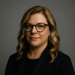 Headshot of Lauren Harrison